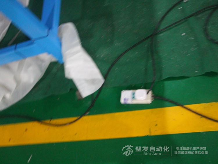 藍(lán)色碳鋼烤漆大線結(jié)構(gòu)皮帶輸送機(jī) 藍(lán)色碳鋼烤漆大線結(jié)構(gòu)皮帶輸送機(jī)