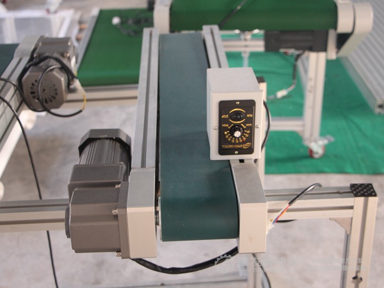 側(cè)裝直角電機小型皮帶輸送機 側(cè)裝直角電機小型皮帶輸送機