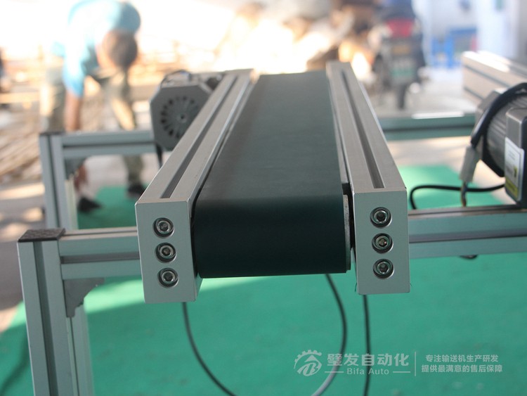 側(cè)裝直角電機小型皮帶輸送機 側(cè)裝直角電機小型皮帶輸送機