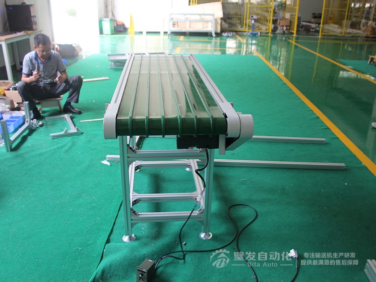 皮帶面加多導(dǎo)條皮帶標準小型輸送機 皮帶面加多導(dǎo)條皮帶標準小型輸送機