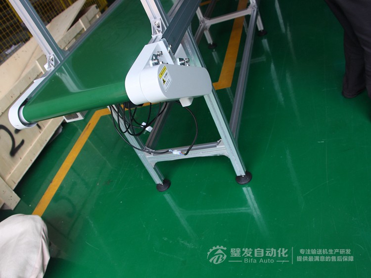 上方中間加燈小型皮帶輸送機 上方中間加燈小型皮帶輸送機