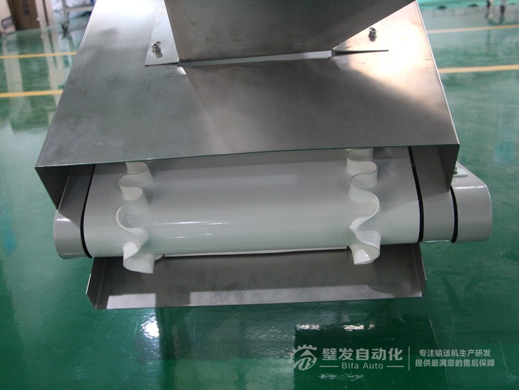 帶不銹鋼護罩裙邊擋板爬坡輸送機 帶不銹鋼護罩裙邊擋板爬坡輸送機