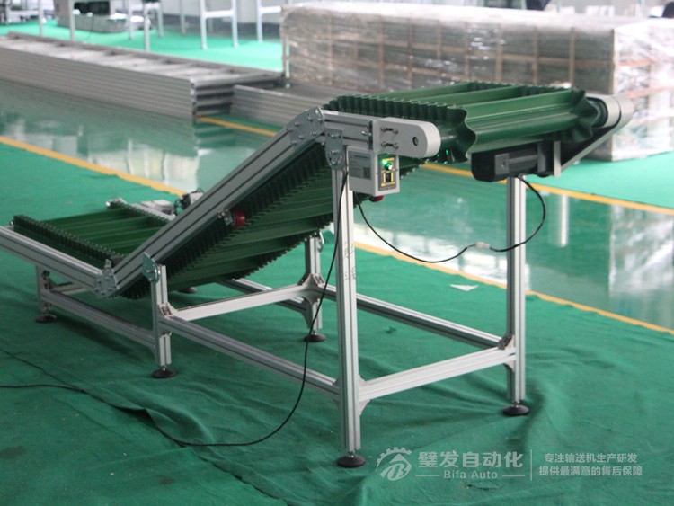 Z字型裙邊擋板爬坡輸送機 Z字型裙邊擋板爬坡輸送機