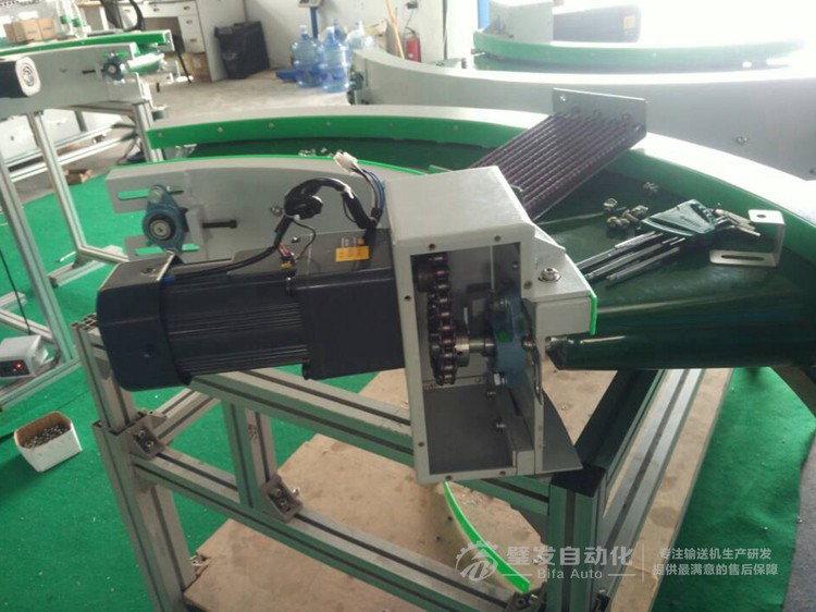 小型轉(zhuǎn)彎?rùn)C(jī) 小型轉(zhuǎn)彎?rùn)C(jī)