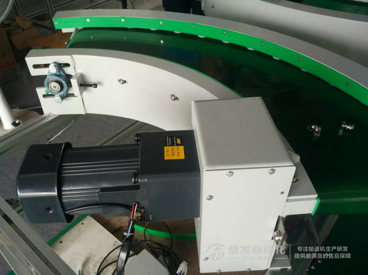 小型轉(zhuǎn)彎?rùn)C(jī) 小型轉(zhuǎn)彎?rùn)C(jī)