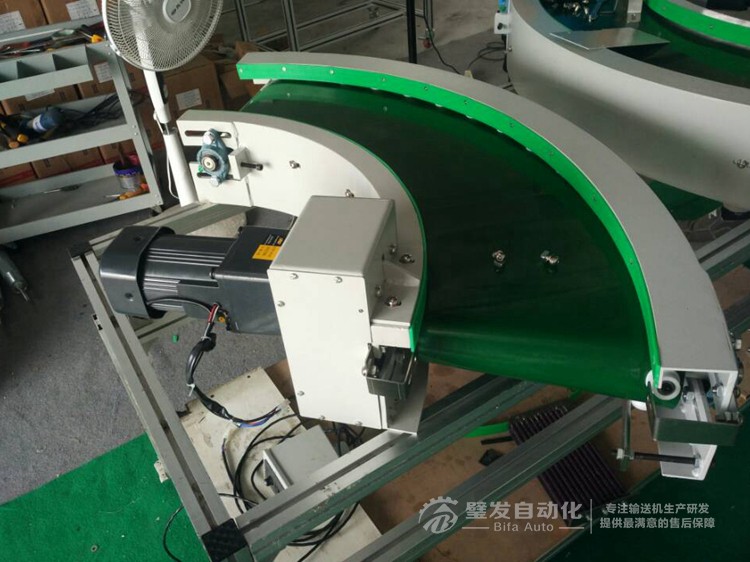 小型轉(zhuǎn)彎?rùn)C(jī) 小型轉(zhuǎn)彎?rùn)C(jī)