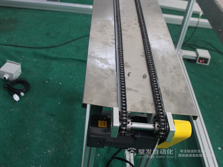 兩側加工作臺非標鏈條輸送機