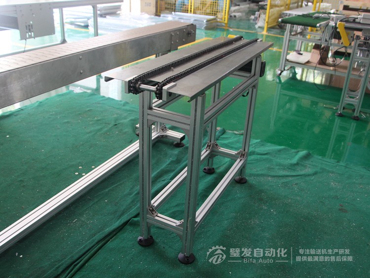 兩側加工作臺非標鏈條輸送機