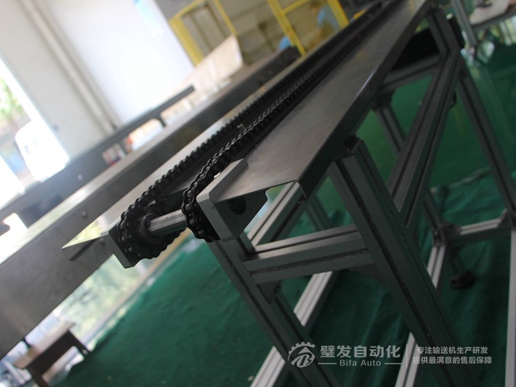 兩側加工作臺非標鏈條輸送機