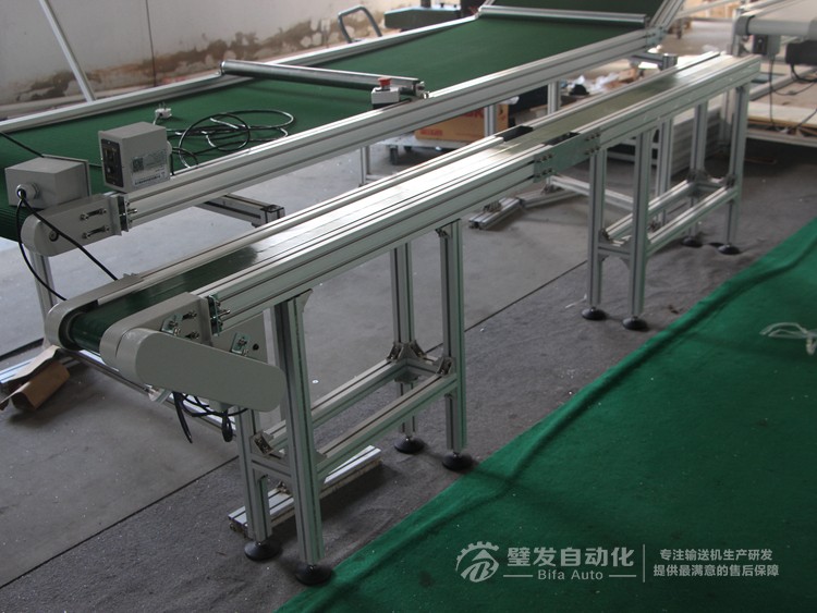 加防跑偏導條中間斷開小型非標皮帶輸送機 加防跑偏導條中間斷開小型非標皮帶輸送機